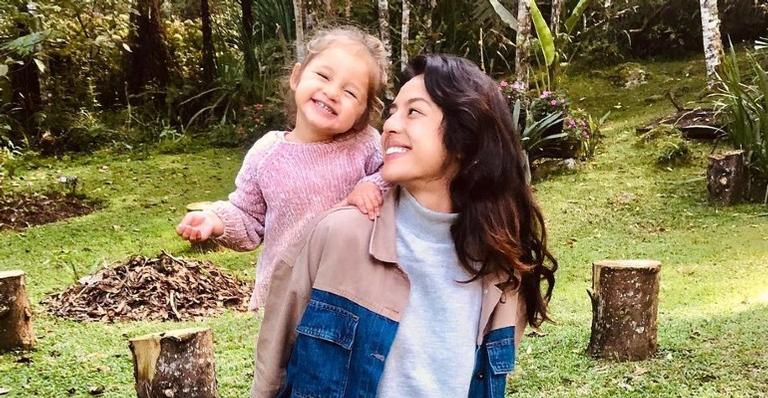 Yanna Lavigne arranca gargalhadas ao mostrar o look de sua filha