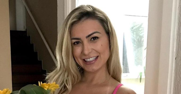 Andressa Urach posta vídeo dançando e relembra: ”Comecei minha carreira como dançarina do Latino”