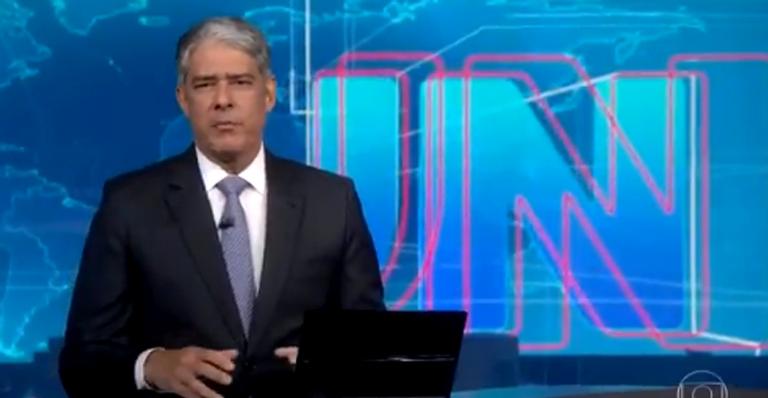 Ao vivo, William Bonner respira fundo ao explicar ‘terraplanista’