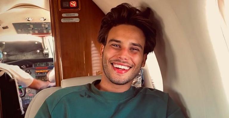 Filho de Jonathan Couto aparece fazendo careta e rouba a cena com beleza: ”Fofura”