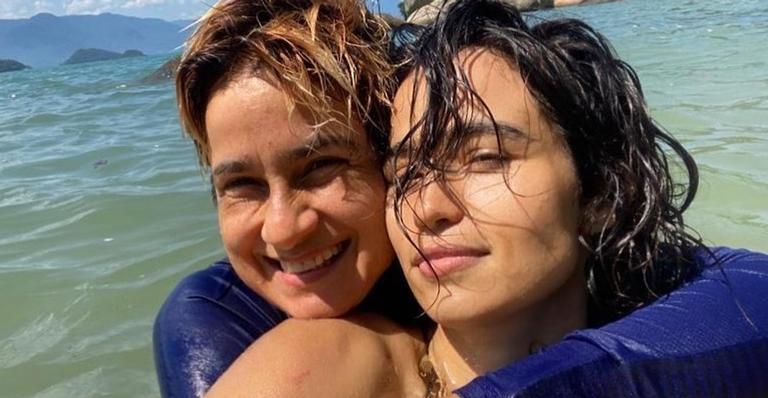 Com vídeo na cama, Nanda Costa e Lan Lahn comemoram 7 anos juntas: ”Foi nesse beijo que aconteceu”