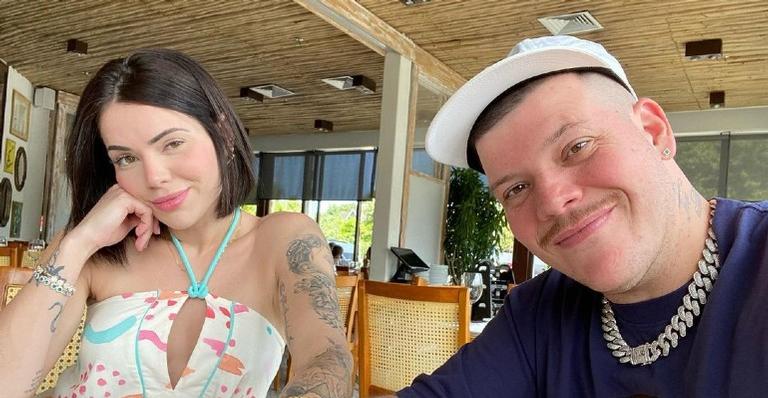 Thaís Vasconcellos resgata clique de dia de piscina ao lado de Ferrugem