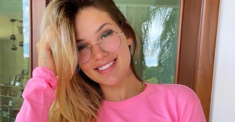 Virginia Fonseca posa na praia e exibe barriguinha de gravidez: ”Renovando as energias!”