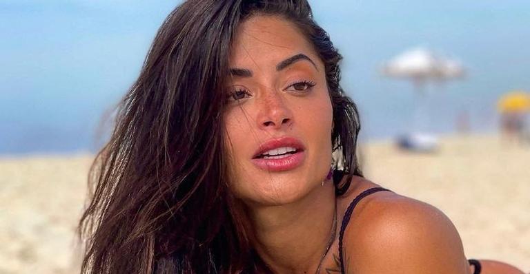 Com biquíni fio dental, Aline Riscado exibe corpo espetacular em cachoeira: ”A mais maravilhosa!”