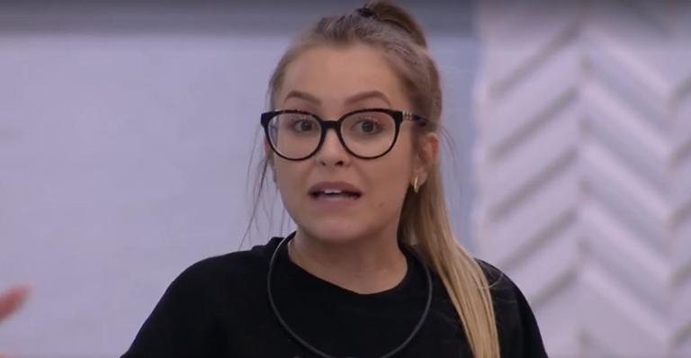 BBB21: Carla Diaz abandona conversa sobre xepa: ”Ninguém está ouvindo”
