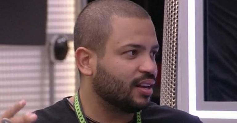 BBB21: Projota reclama de quem fala mal de Neymar: ”Vai lá então e seja o melhor!”