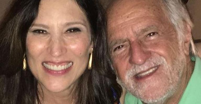 Beth Goulart é surpreendida com flores de Ary Fontoura: ”Amei”