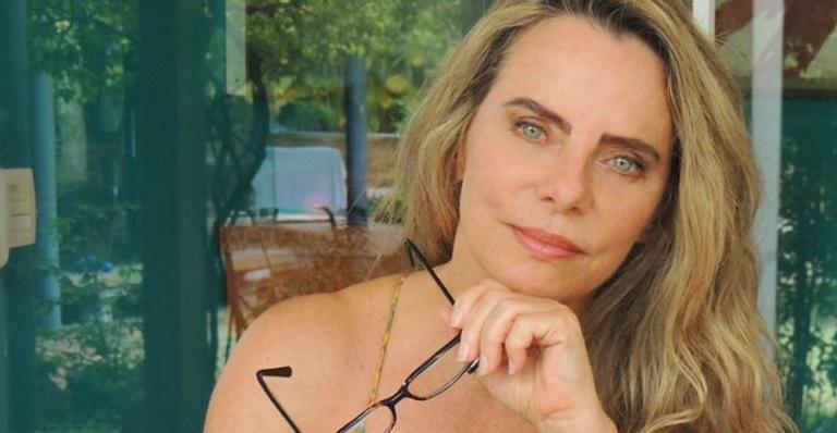 Bruna Lombardi aposta em clique ousado e arranca elogios dos fãs: ”Muito linda”