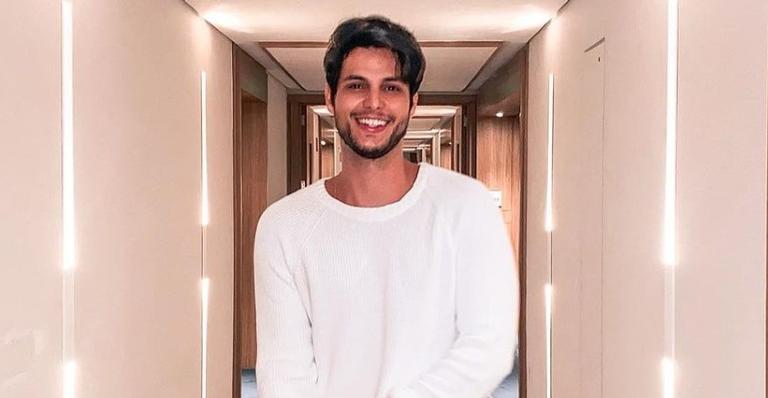 Bruno Guedes impressiona a web com foto em Angra dos Reis
