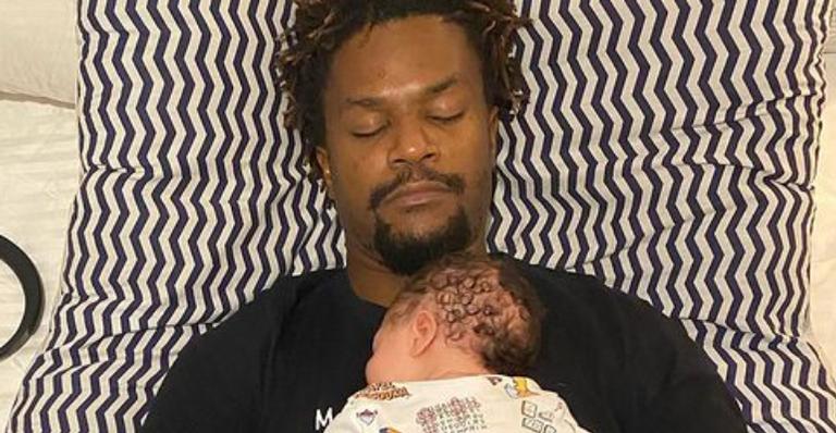 David Junior reflete sobre a vida após o nascimento da filha, Amora: ”Eu aprendi a gostar de mim”