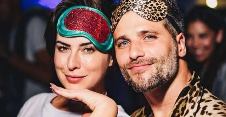 Fernanda Paes Leme posa com Bruno Gagliasso e se declara: ”Sorte navegar contigo”