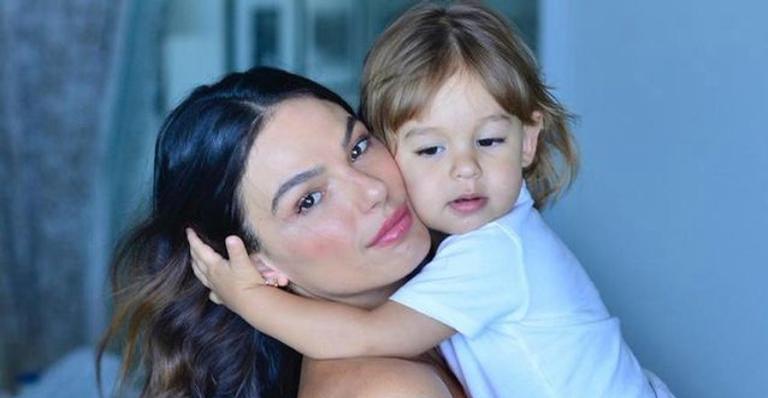 Isis Valverde mostra momento fofo com Rael: ”Ser mãe é brincar a mesma brincadeira mil vezes”