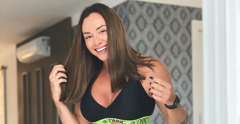 Juju Salimeni deixa os internautas babando ao publicar sequência de fotos em cachoeira