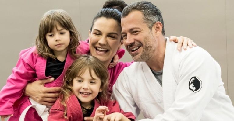 Kyra Gracie mostra momento fofo do filho recém-nascido com as irmãzinhas e encanta demais