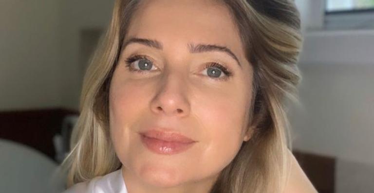 Leticia Spiller esbanja cabelos volumosos em novo registro: ”Eu sou mesmo, bem leoa”