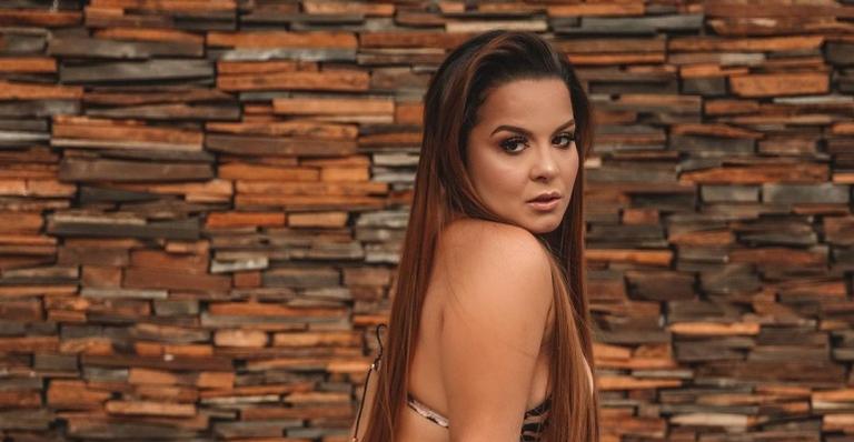 Maiara faz tatuagem de henna pelo corpo todo durante viagem para Dubai