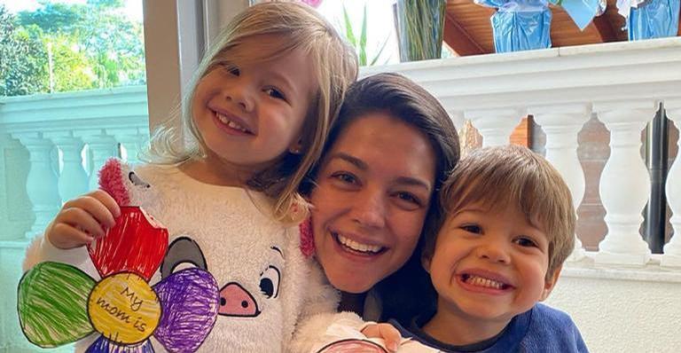 Thais Fersoza mostra manhã de desenhos com os filhos: ”Ganhei muitos corações e declarações”