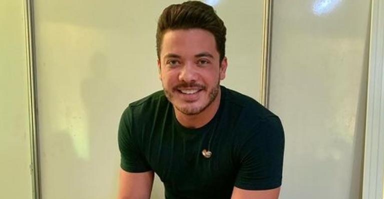 Wesley Safadão posa com a esposa e os filhos e faz declaração: ”Minha base”