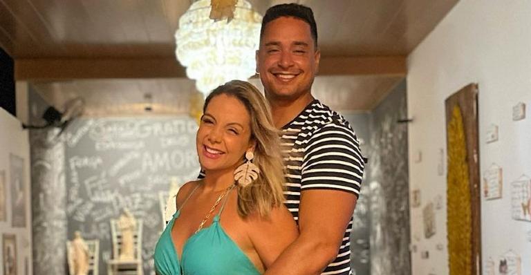 Xanddy publica clique romântico no pôr-do-sol ao lado de Carla Perez