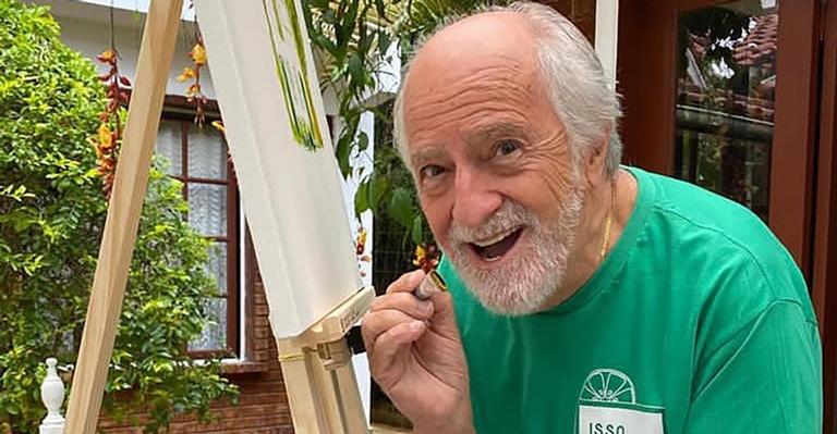 De bem com a vida! Ary Fontoura acorda animado e surge dançando na web: ”Inspiração”