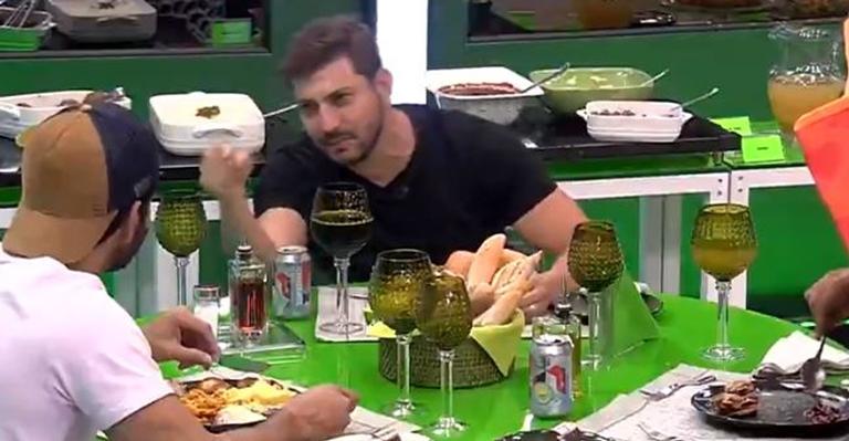 BBB21: No almoço do anjo, Caio se declara para Rodolffo: ”Bom demais ter conhecido você”