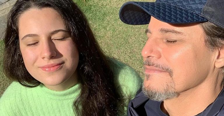 Edson Celulari relembra vídeo com a filha e lamenta saudade: ”De encontrar, abraçar”