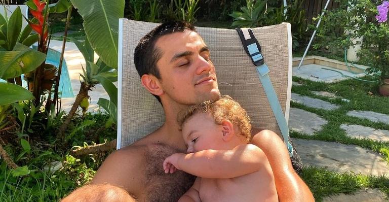 Felipe Simas faz reflexão nas redes: ”Parece que o tempo tem pressa”