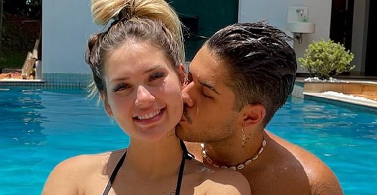 Virginia Fonseca posa com Zé Felipe e brinca: ”Quando não está fofocando, está cantando!”