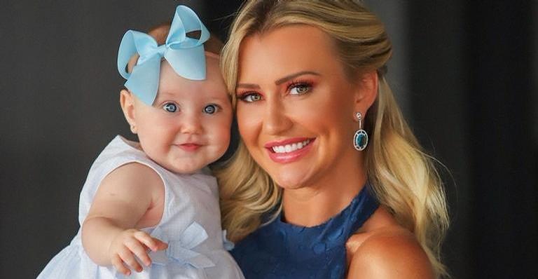 Ana Paula Siebert encanta a web ao compartilhar clique fofo com a filha, Vicky: ”Duas bonecas”