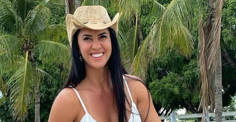 Graciele Lacerda transmite bonita mensagem ao posar em barco: ”Navegar é preciso!”