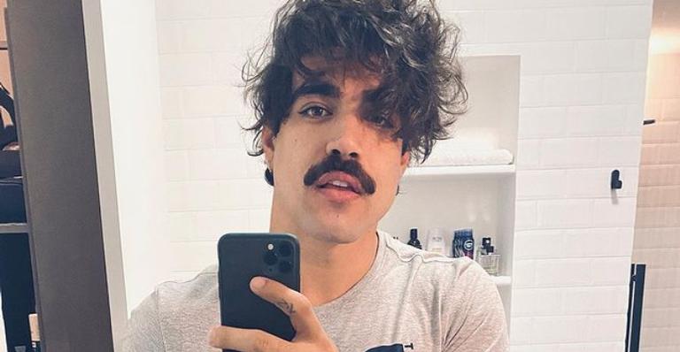 Caio Castro relembra registro de mais de 10 anos atrás: ”Achado de domingo”