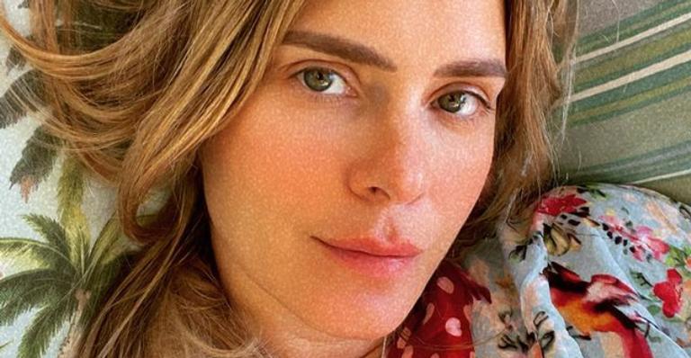 Carolina Dieckmann celebra início do mês com clique radiante: ”Vem, fevereiro”