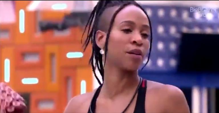 BBB21: Karol Conká continua criticando Lucas e Sarah se irrita: ”Não dá pra excluir o menino”