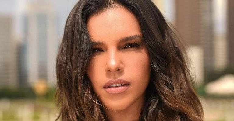 Mariana Rios empina o bumbum com biquíni fio dental em foto ousada: ”Que deusa!”