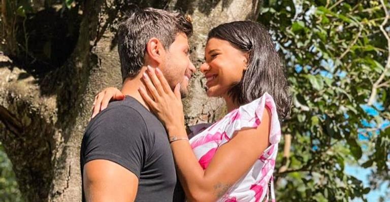 Mariano comemora um mês de namoro com Jakelyne: ”Quero te fazer mais e mais feliz”