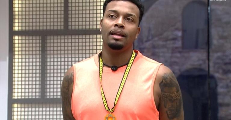 BBB21: Durante conversa com Lucas, Nego Di interrompe e dispara: ”Não adianta me pedir desculpa”’