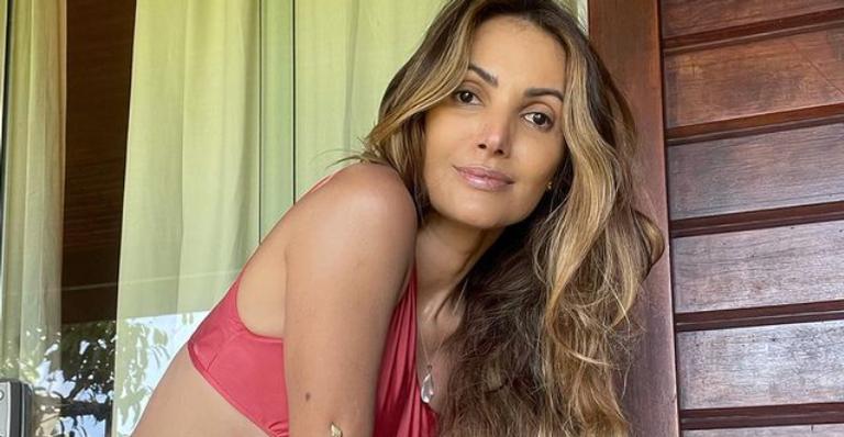 Patrícia Poeta surge andando de bicicleta e recebe elogios de fãs: ”Como é linda…”