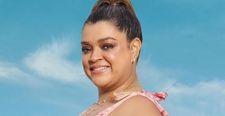 Preta Gil faz reflexão ao postar foto de biquíni com e sem retoque: ”Busque se amar”