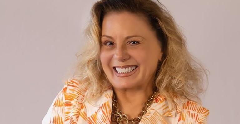 Vera Fischer abre sorrisão para a câmera e fãs elogiam: ”Maravilhosa”
