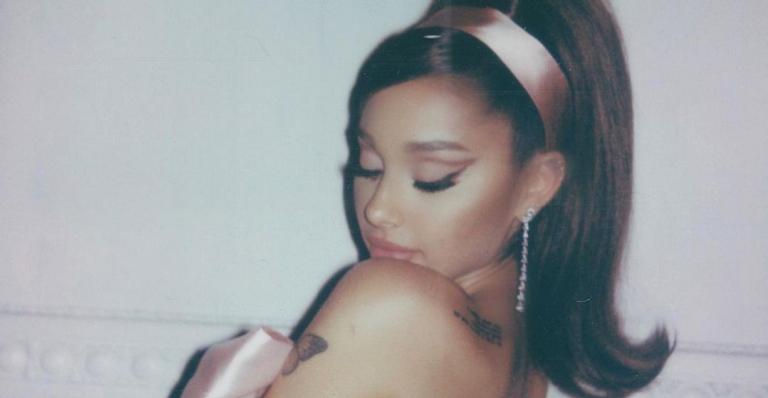 De surpresa, Ariana Grande anuncia nova versão de álbum com faixas inéditas