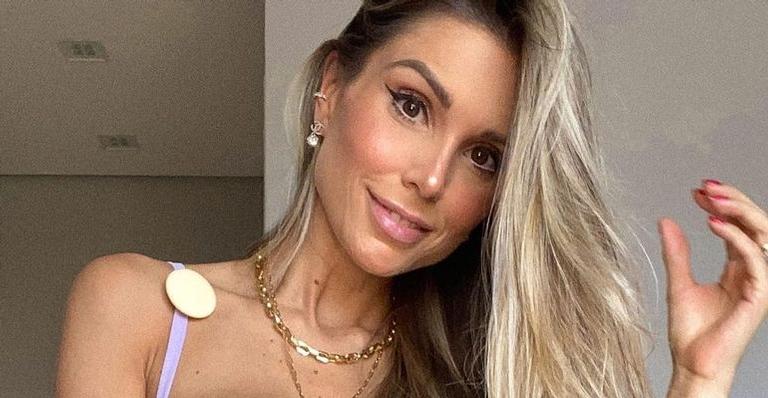 Flávia Viana posa com biquíni fininho e rouba a cena com abdômen definido: ”Um corpo é um corpo!”