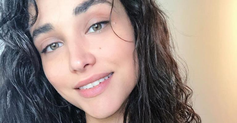 Débora Nascimento e ex de Bruna Marquezine engatam romance e curtem férias em Caraíva
