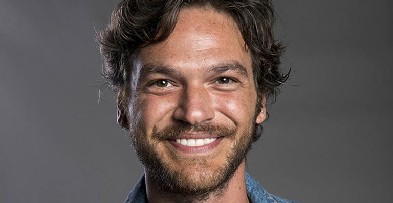 Emilio Dantas abre o jogo sobre cenas de sexo em nova série da Globo