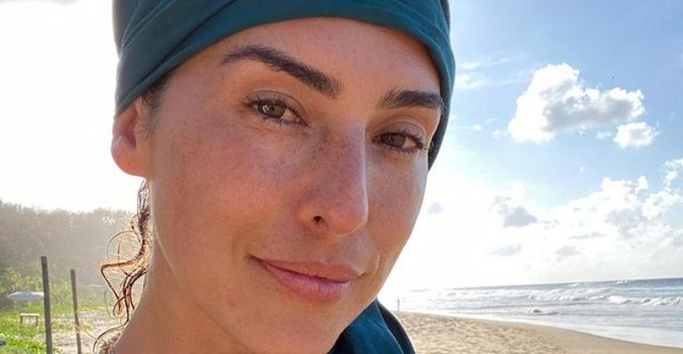 Fe Paes Leme surge em águas cristalinas e agradece Iemanjá: ”Um oceano de proteção!”