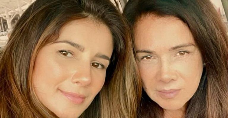 Paula Fernandes mostra clique raro ao lado da mãe e se declara: ”Minha maior parceira!”
