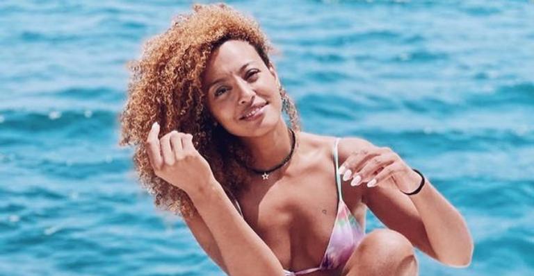 Sheron Menezzes arrasa ao posar diante de paisagem paradisíaca: ”Apaixonada por Noronha”