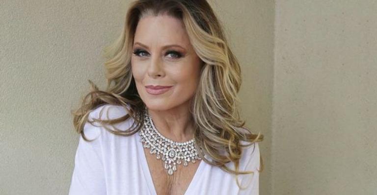 Vera Fischer ostenta corpão em clique antigo na praia: ”Saudade do mar”