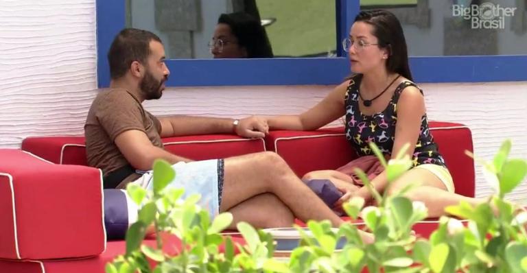 BBB21: Juliette desabafa para Gilberto sobre atitudes de Fiuk: ”Me alfinetando o tempo inteiro”