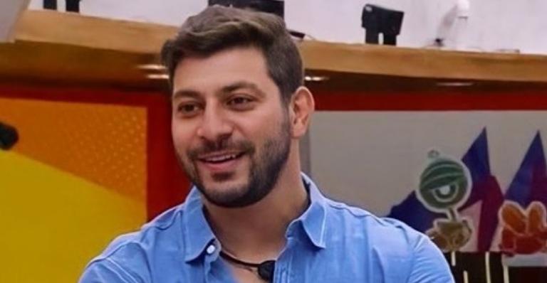 BBB21: Caio Afiune conquista 2 milhões de seguidores