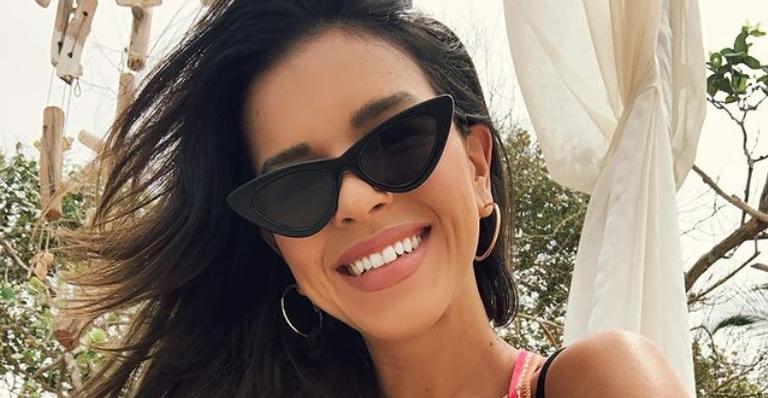Mariana Rios se diverte com amigas na praia e se declara: ”Obrigada pela entrega de vocês!”